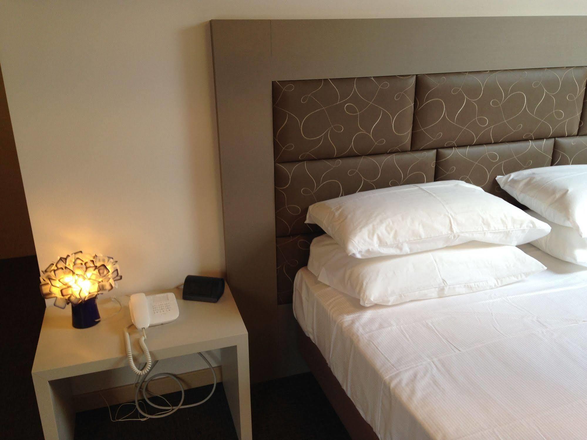 Hotel Don Abbondio ليكو المظهر الخارجي الصورة