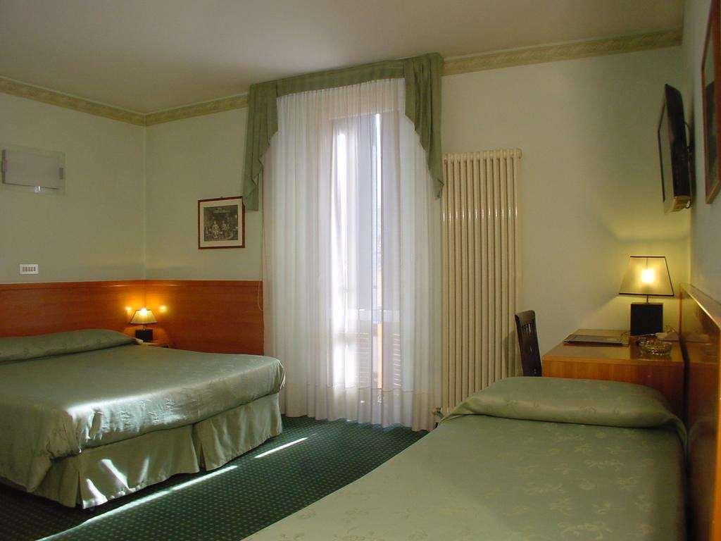 Hotel Don Abbondio ليكو الغرفة الصورة