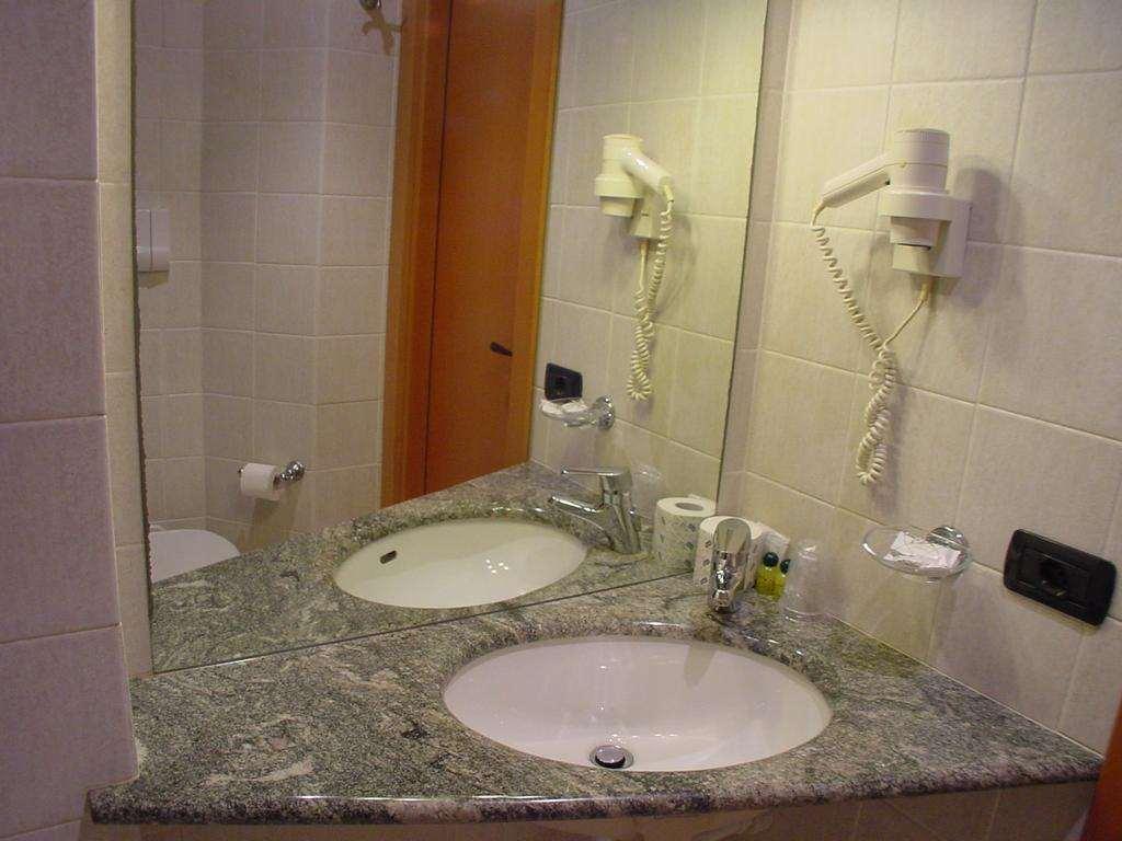 Hotel Don Abbondio ليكو الغرفة الصورة